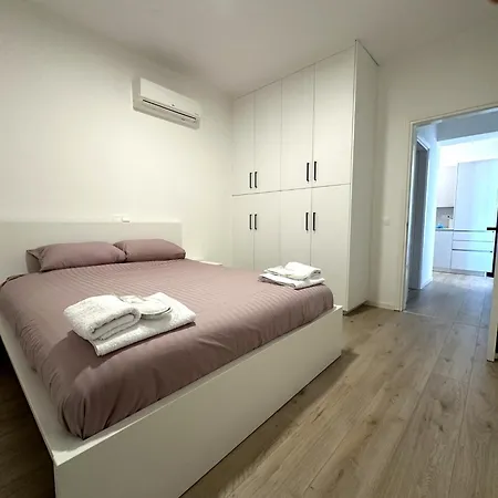 דירה Flat In Centre *